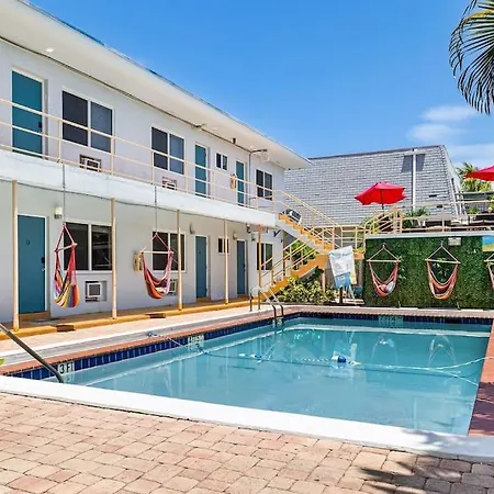 Hollywood Beach, Steps To The Beach, Pool